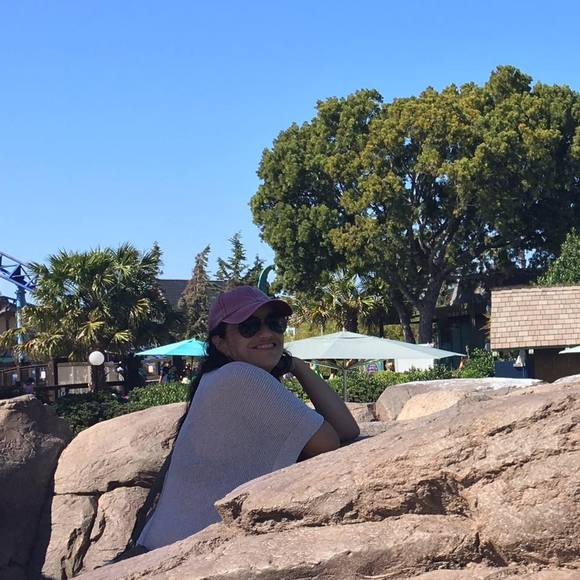 Meet your Poshers, Patty & Karla - Picture 2 of 2